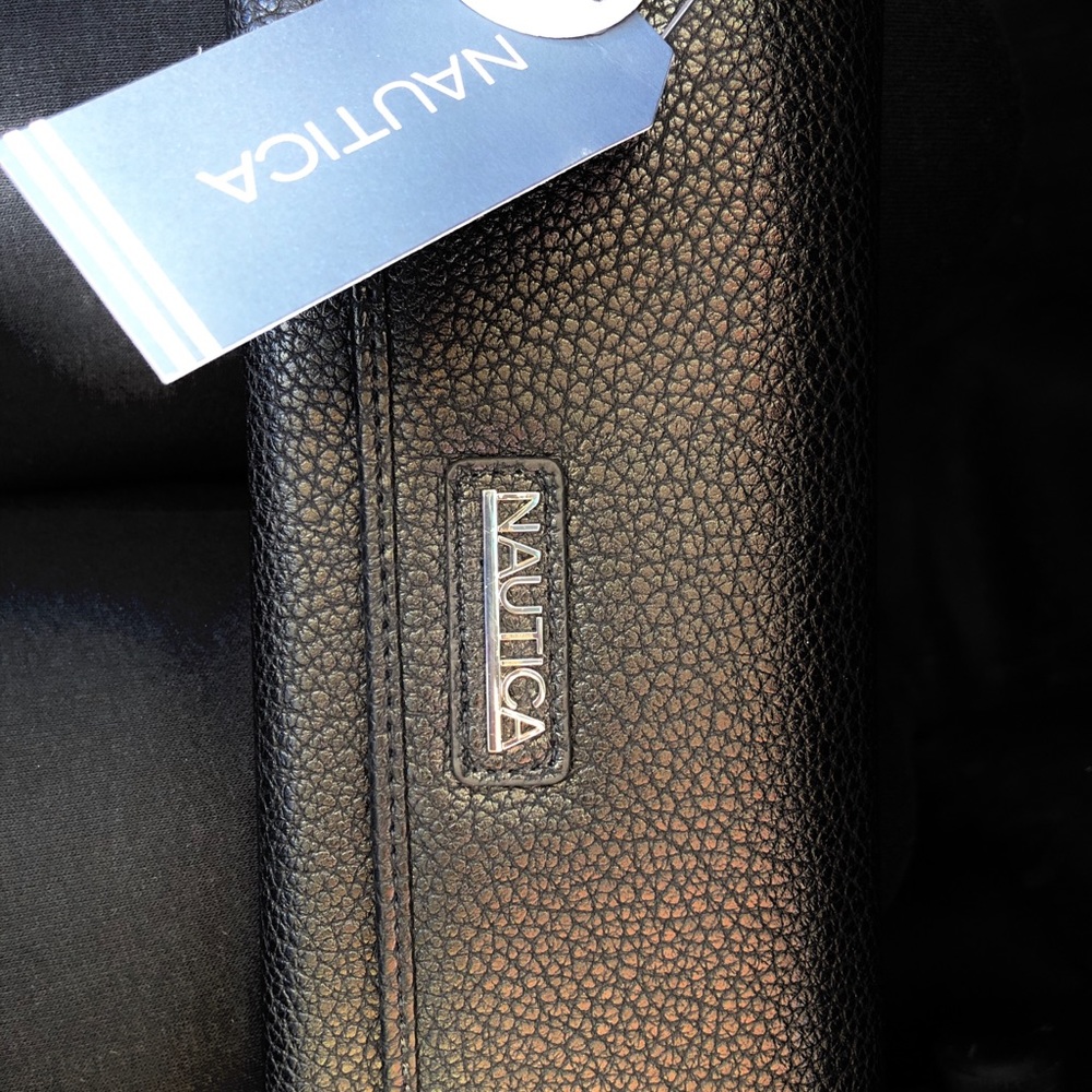 Nautica woman’s wallet